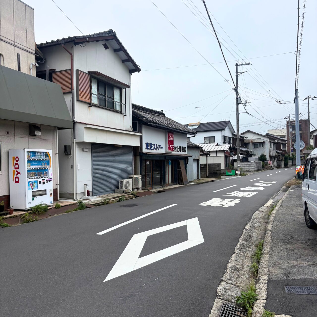 月原ベーカリー桜井本店　店舗前の道