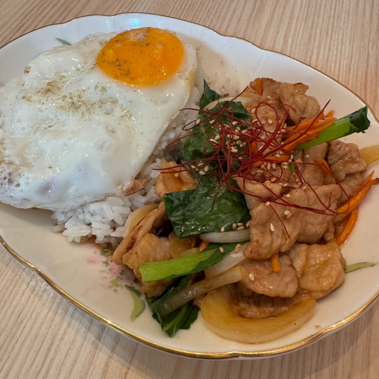 桃仙楼の特製焼豚玉子飯