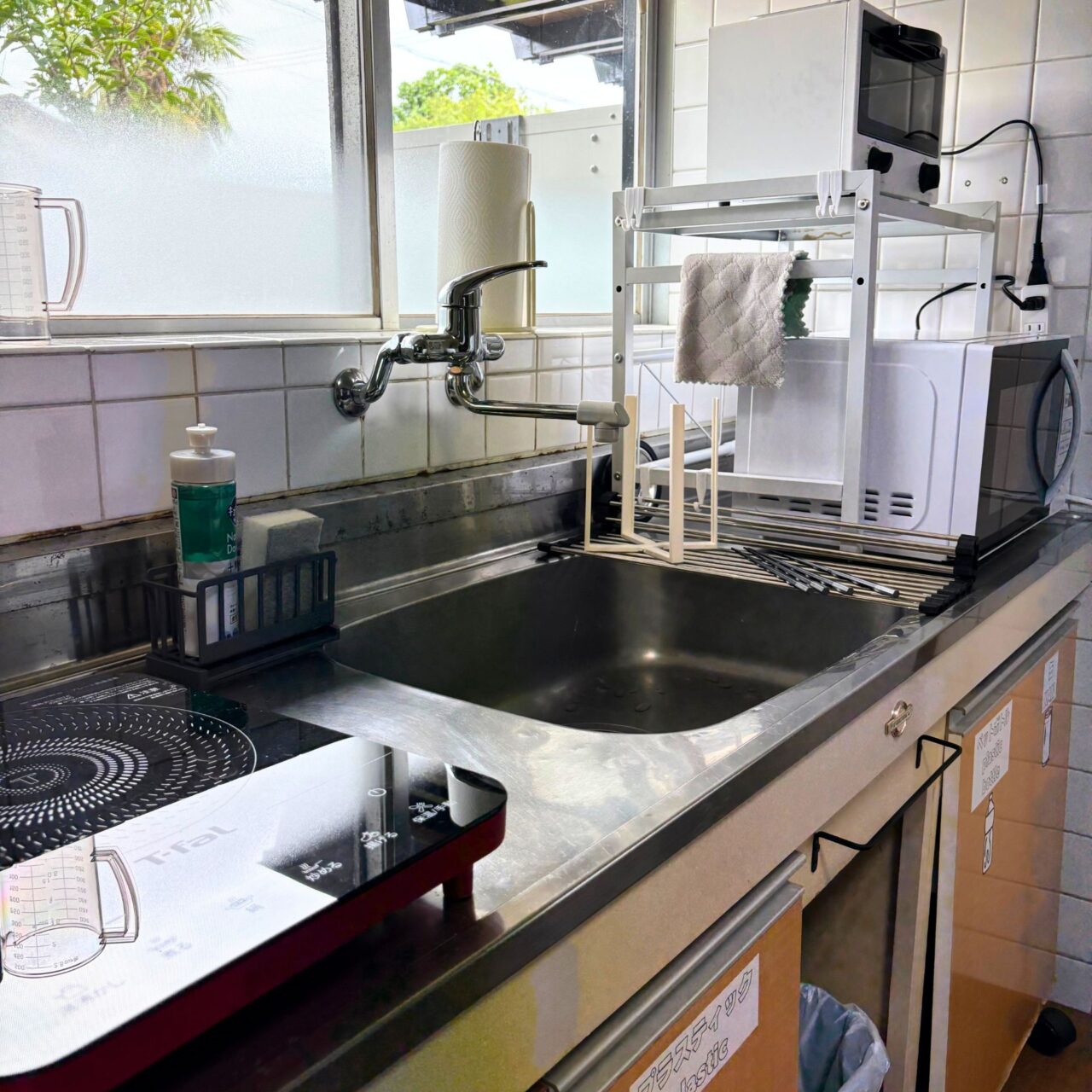 ことぶきやの簡易的な調理器具が設置された台所