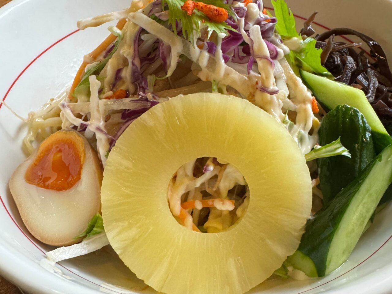 骨流冷やし中華のトッピング