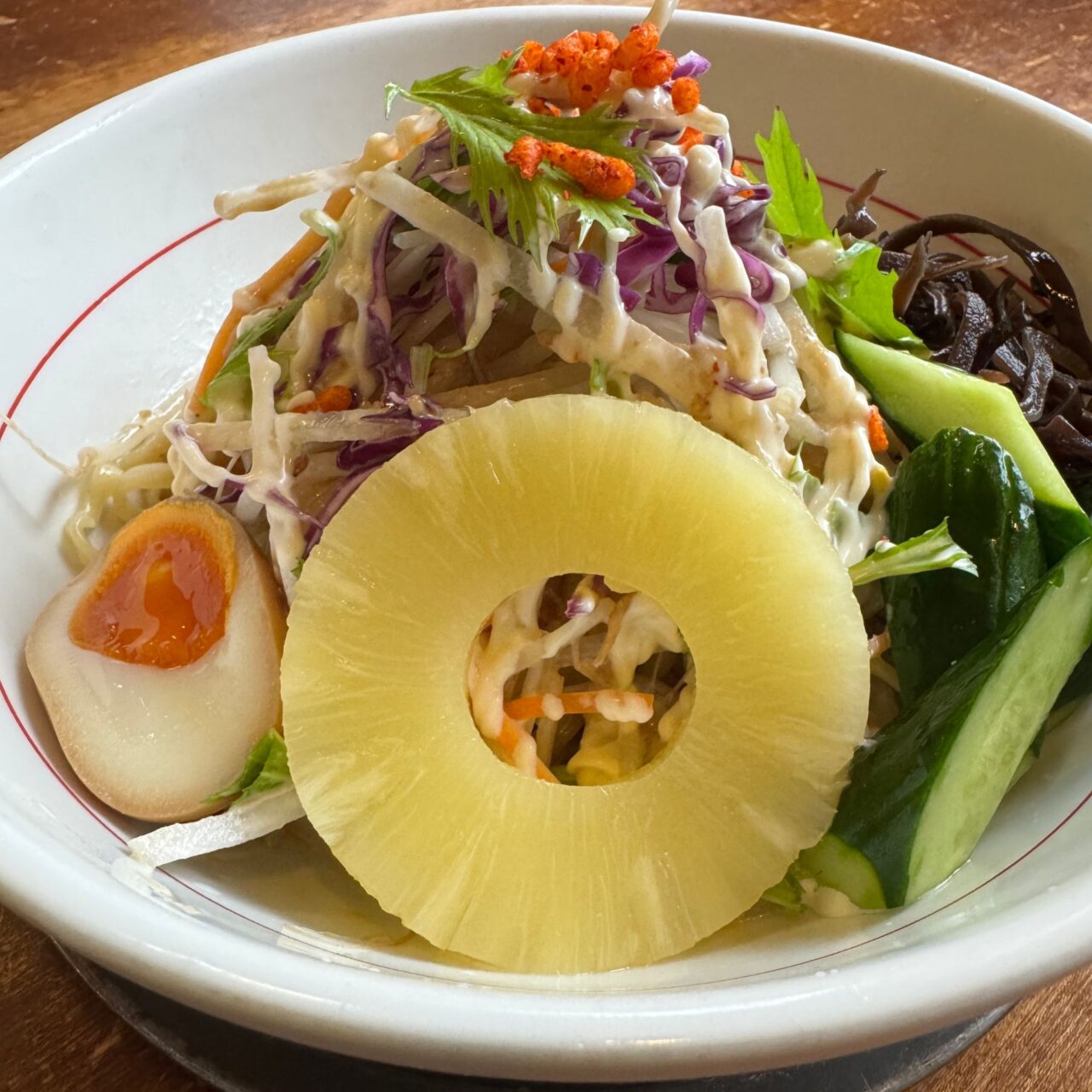 骨流冷やし中華のトッピング
