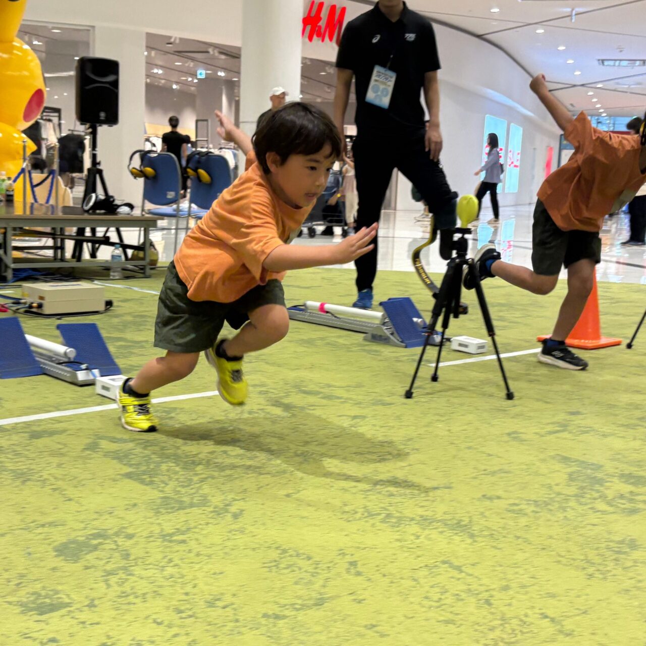 スタートダッシュを切る子ども